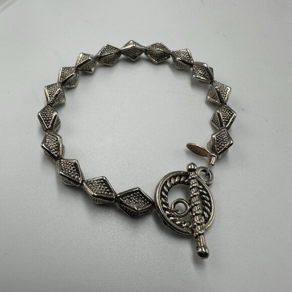 3/$30 Pollie Bracelet Silver Tone Diamond Shape Link Textured Toggle Clasp 6.5" - Picture 2 of 8